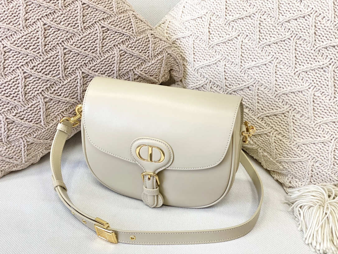 D10r medium bobby bag beige box calfskin m9319umol 22 x 7 x 18 cm