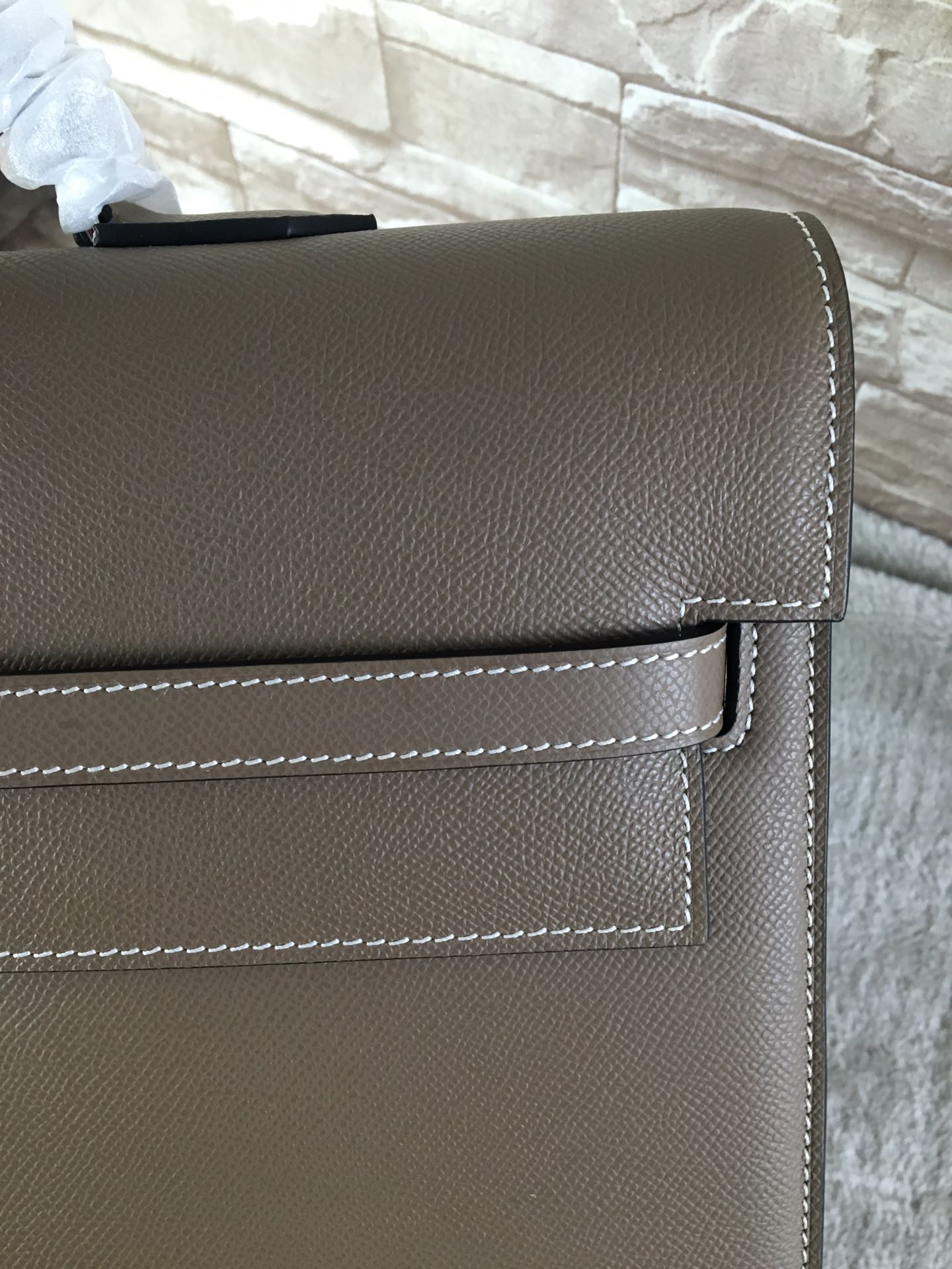 H**me5 kelly depeche briefcase epsom gold hardware taupe 38 cm