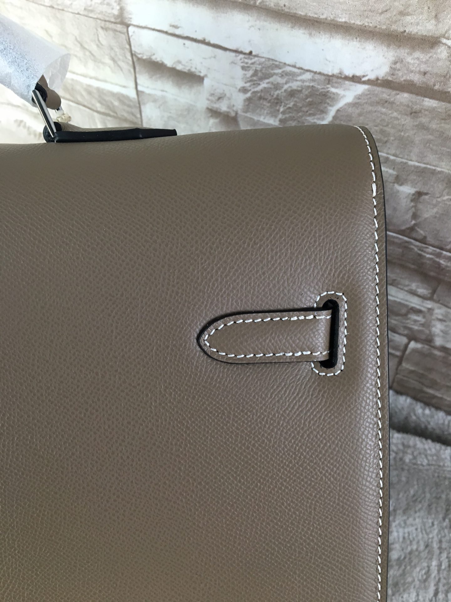 H**me5 kelly depeche briefcase epsom gold hardware taupe 38 cm