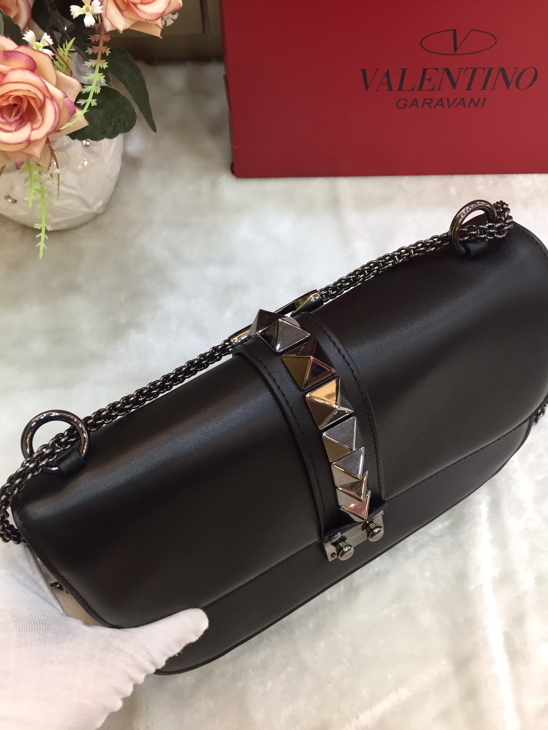 Va1e*ntin0 garavani pre-owned 2010s rockstud shoulder bag leather black metal 344280 26 × 8 × 18 cm