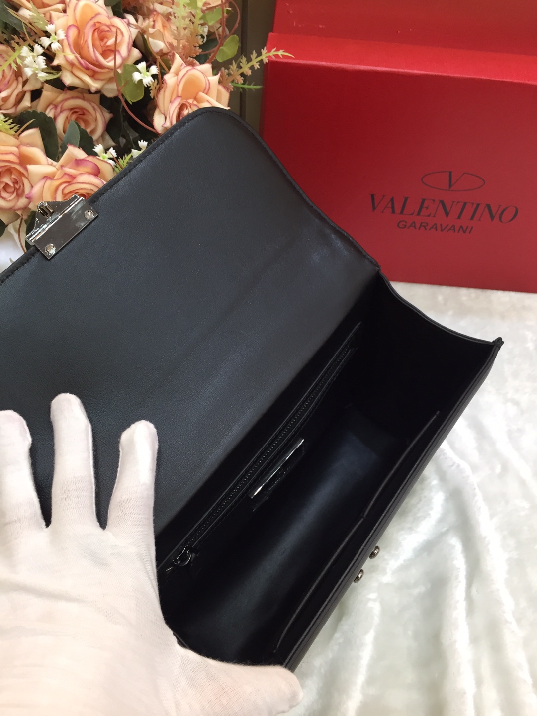 Va1e*ntin0 garavani pre-owned 2010s rockstud shoulder bag leather black metal 344280 26 × 8 × 18 cm