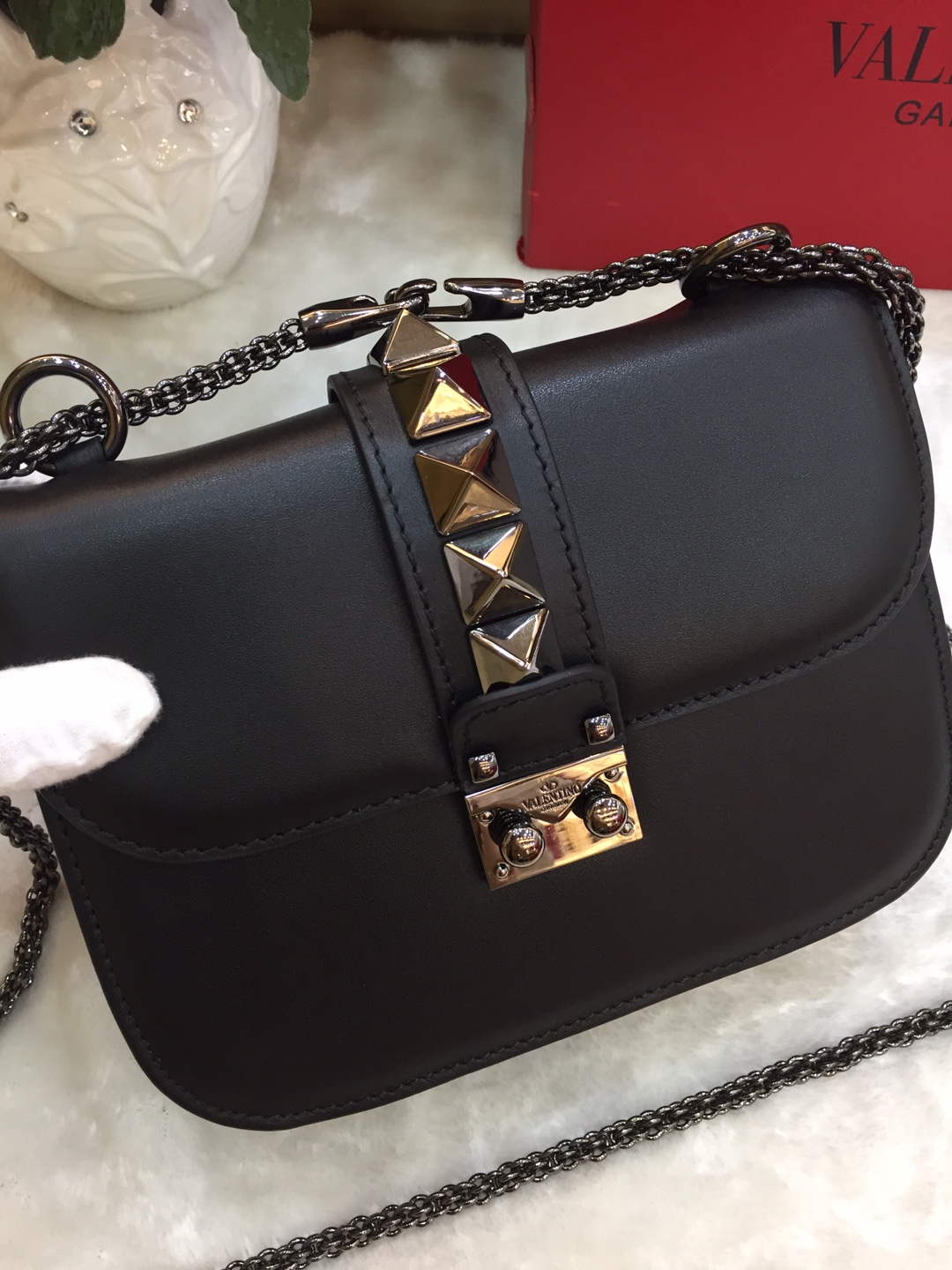 Va1e*ntin0 small garavani pre-owned 2010s rockstud shoulder bag leather black metal 21 × 8 × 15 cm