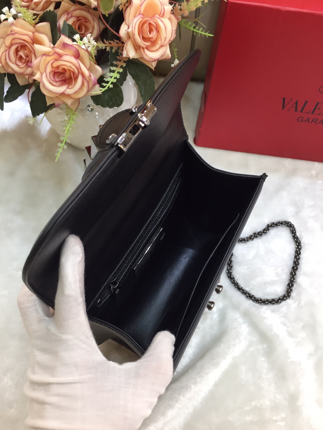 Va1e*ntin0 small garavani pre-owned 2010s rockstud shoulder bag leather black metal 21 × 8 × 15 cm