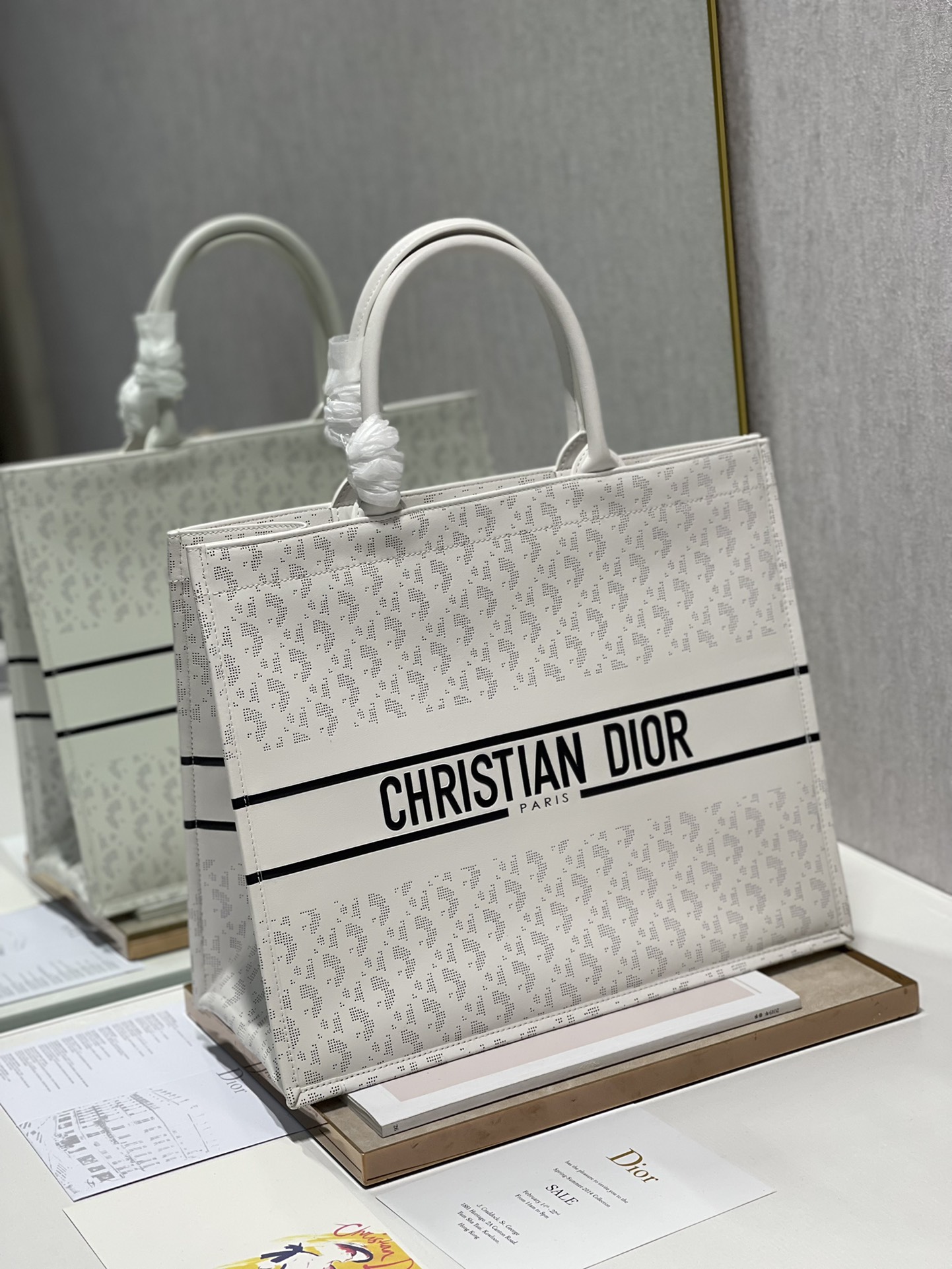 D10r small book tote white leather m1296 36 × 28 cm