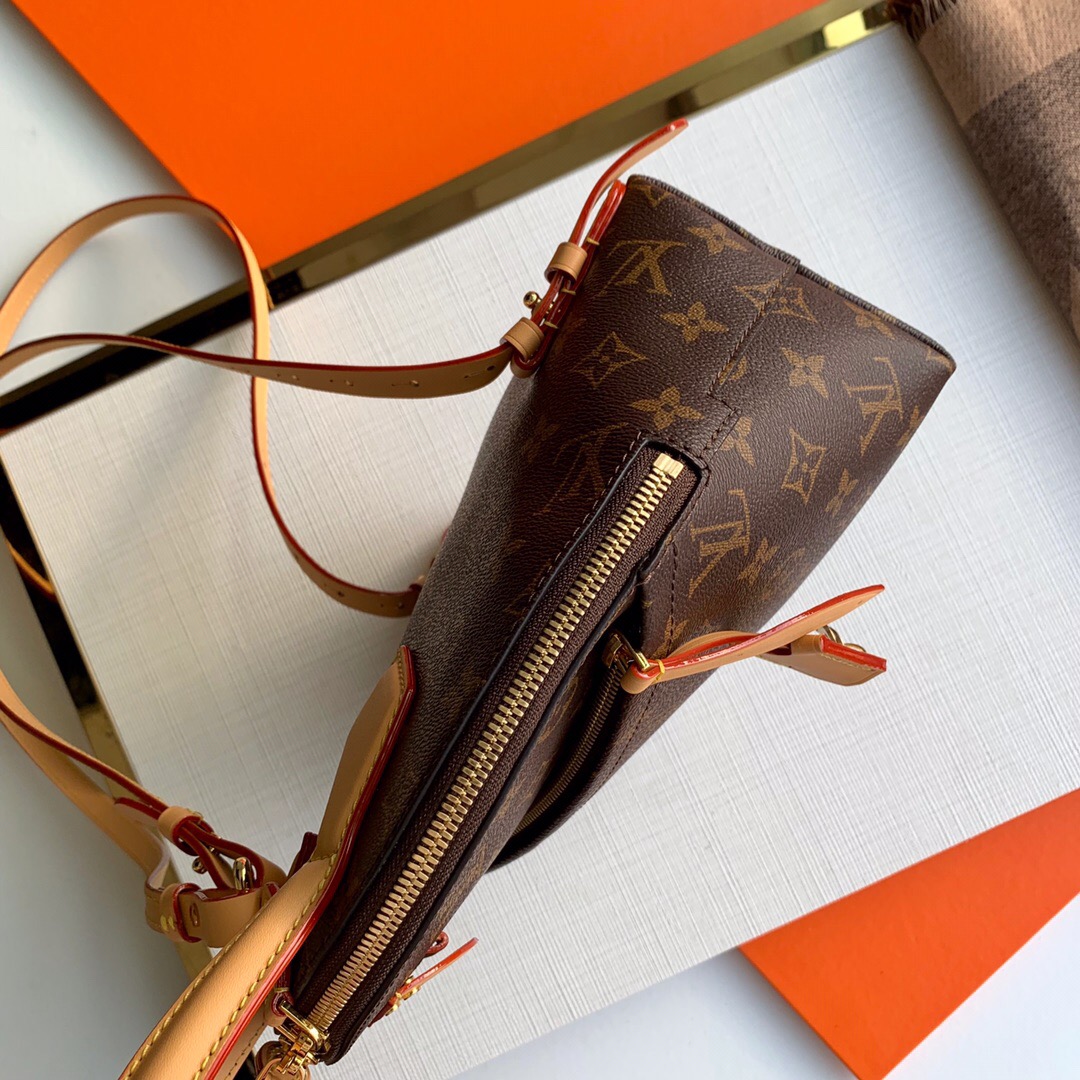 l0vis Vvtt0n moon backpack rucksack monogram canvas 2020 m44944 23 x 32 x 13 cm