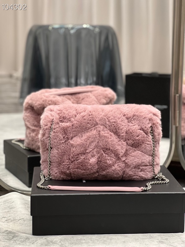 Y51 small puffer bag in merino shearling and lambskin nude pink 57747628 29 × 17 × 11 cm