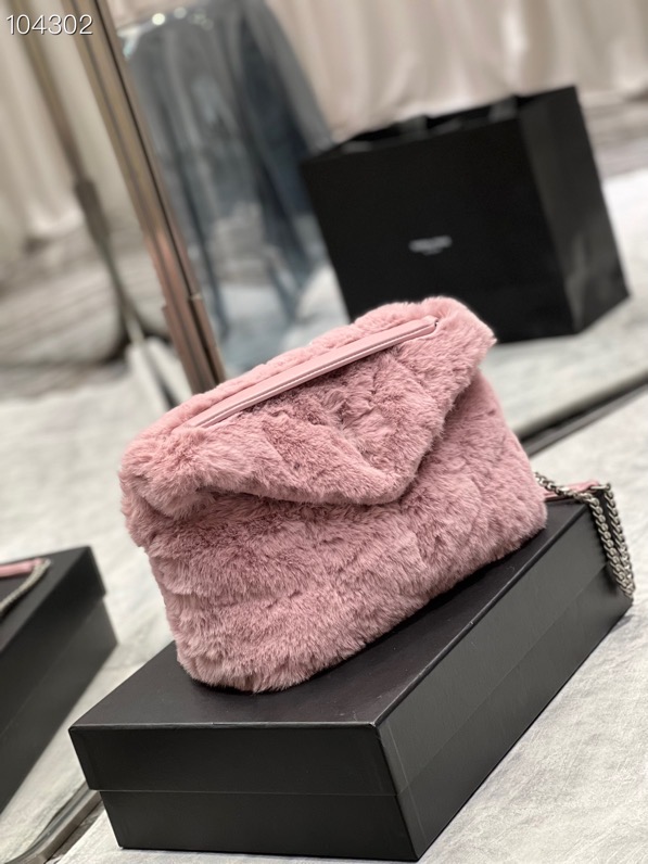 Y51 small puffer bag in merino shearling and lambskin nude pink 57747628 29 × 17 × 11 cm