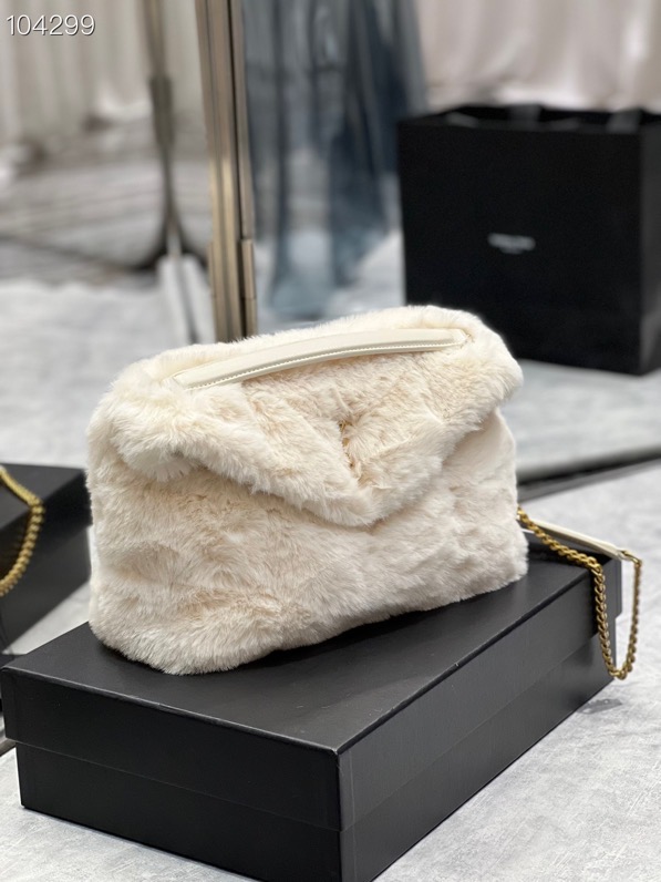 Y51 small puffer bag in merino shearling and lambskin white 57747628 29 × 17 × 11 cm