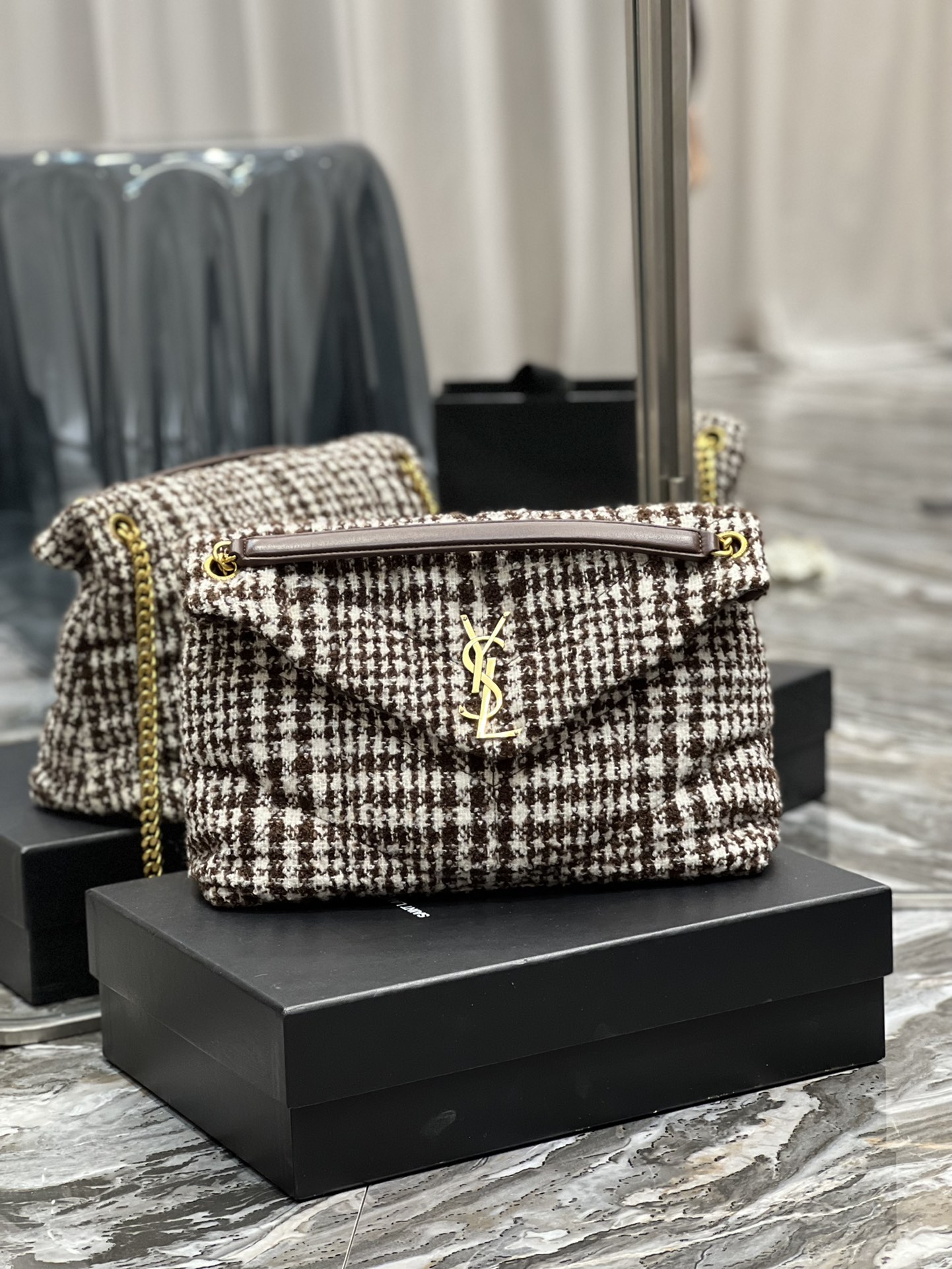 Y51 medium puffer bag in checked tweed and lambskin beige 5774752 35 × 23 × 13.5 cm