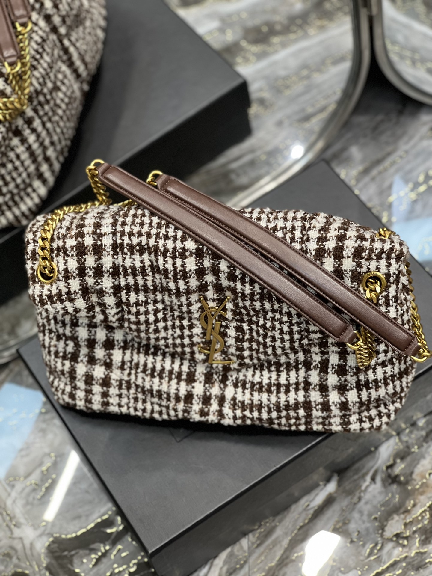 Y51 medium puffer bag in checked tweed and lambskin beige 5774752 35 × 23 × 13.5 cm