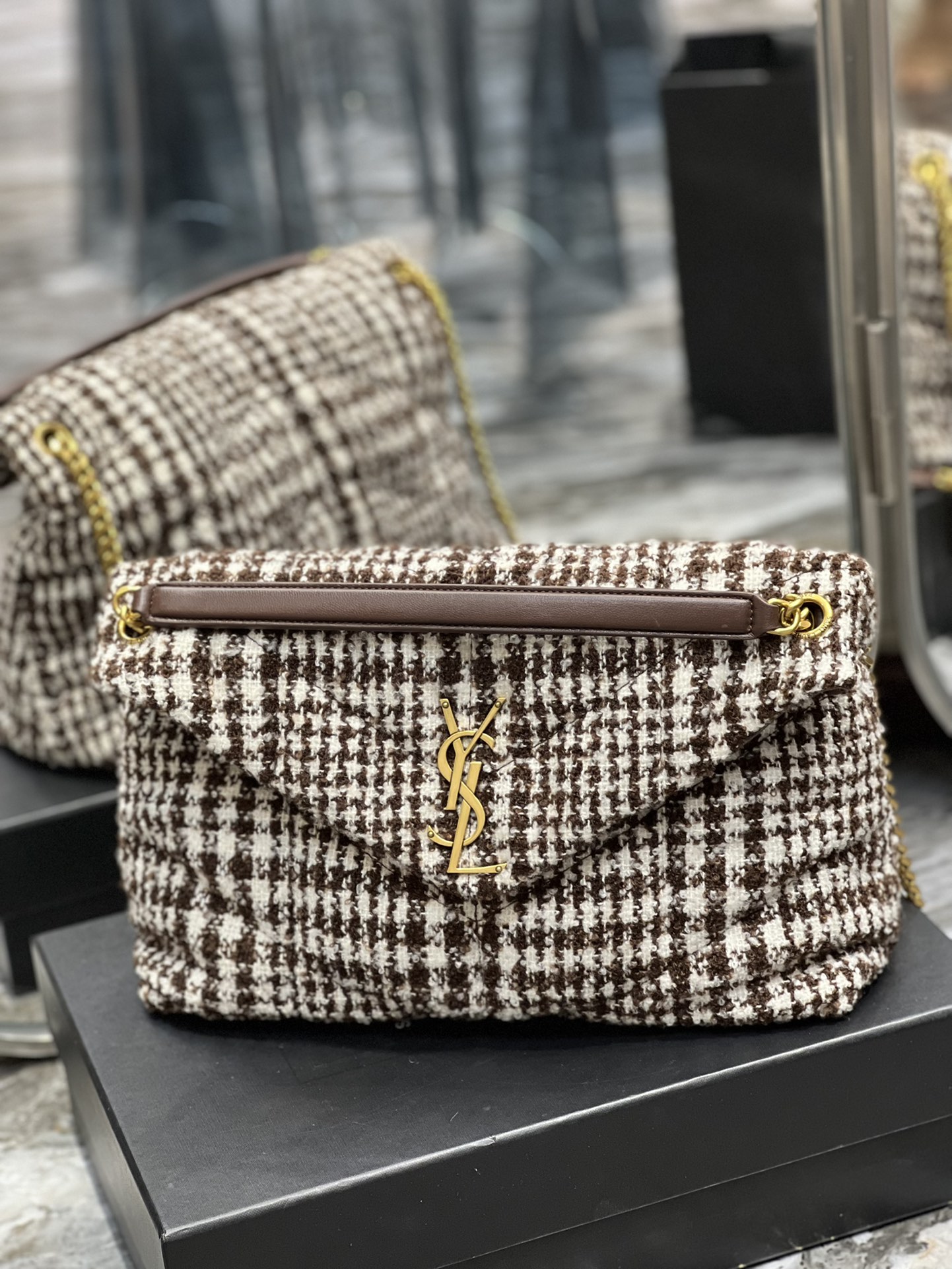 Y51 medium puffer bag in checked tweed and lambskin beige 5774752 35 × 23 × 13.5 cm
