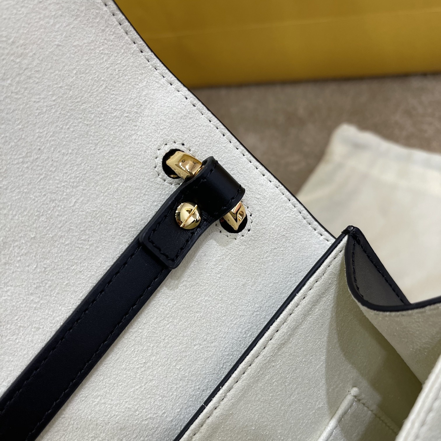 F**di kan u leather bag black 8bt315 25 x 17 x 10 cm