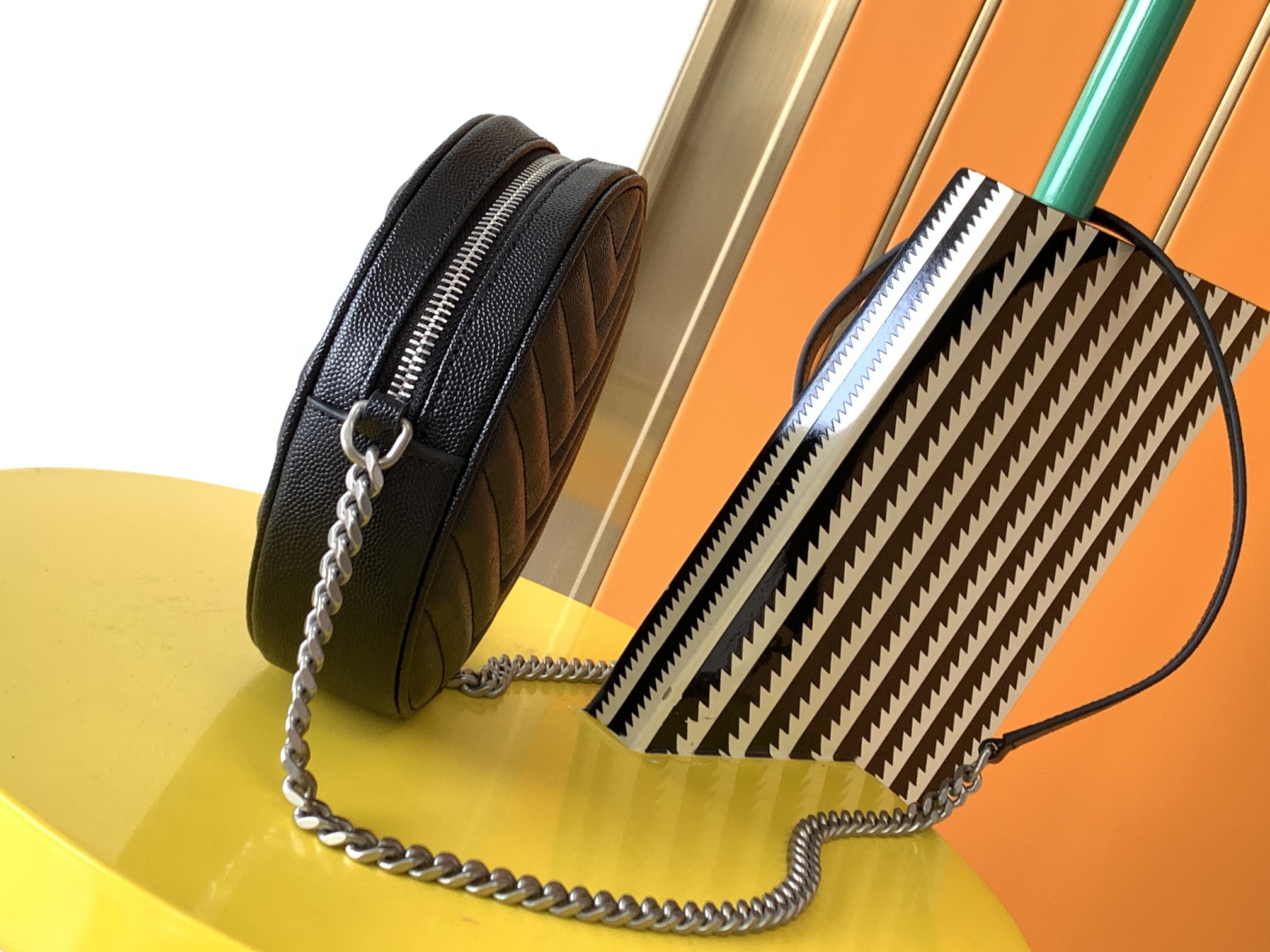 Y51 vinyle round camera bag in chevron-quilted grain de poudre embossed leather silver metal 6104361 17 x 17 x 5.5 cm