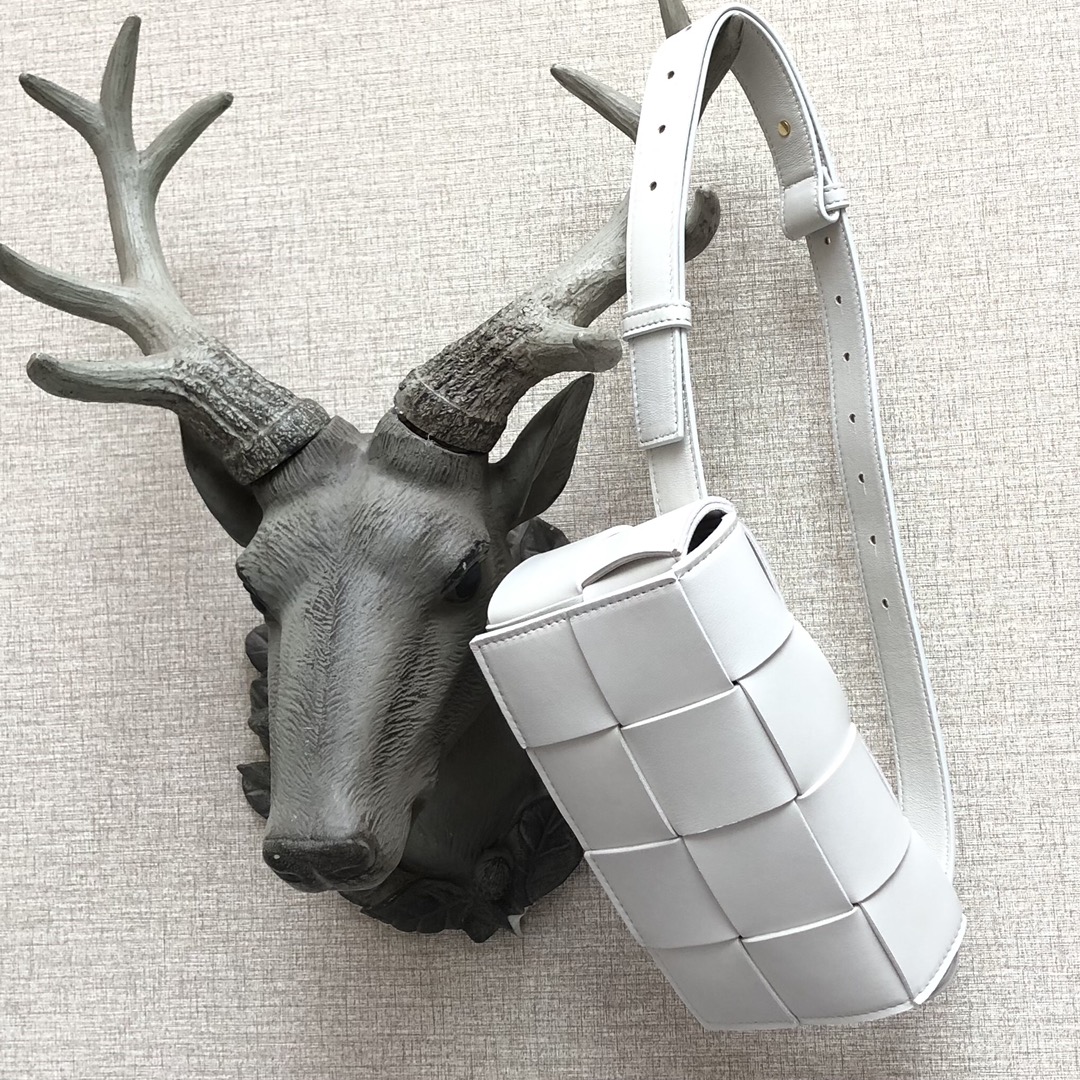 b0tt*ga Ven*ta belt cassette white 639367 17.5 x 9.5 x 5 cm