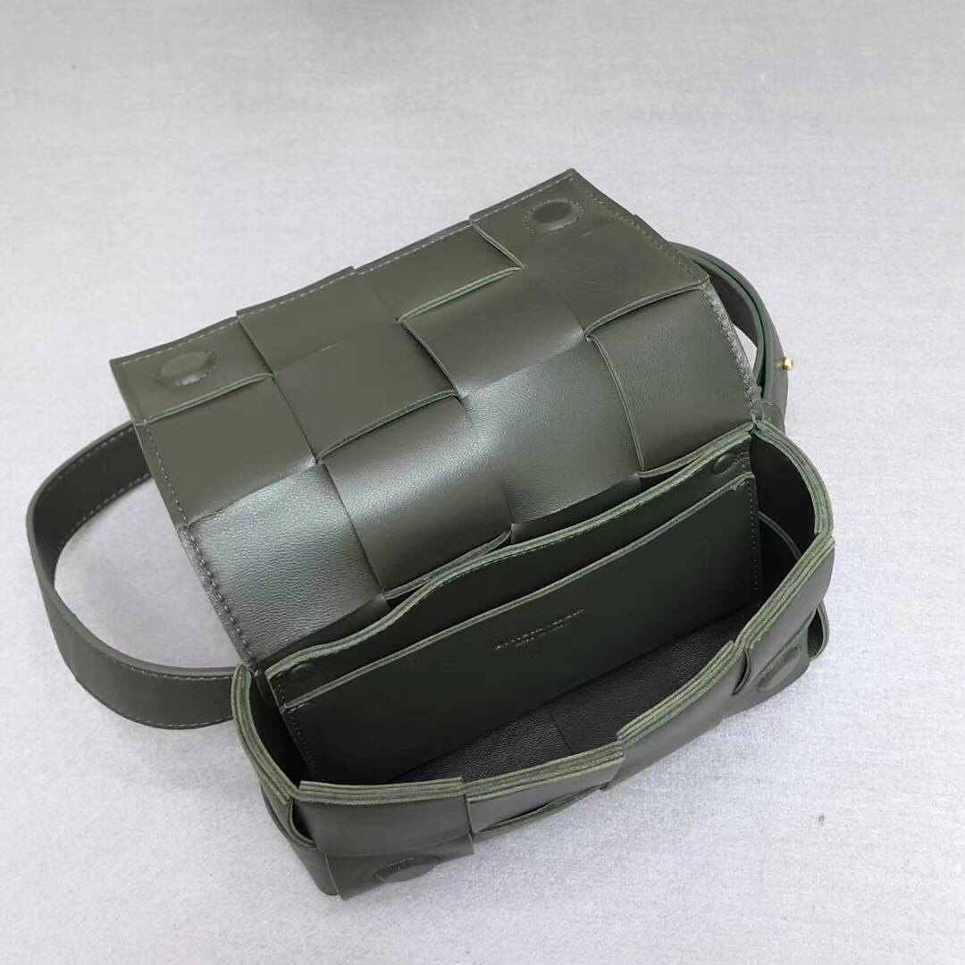 b0tt*ga Ven*ta belt cassette olive green 639367 17.5 x 9.5 x 5 cm