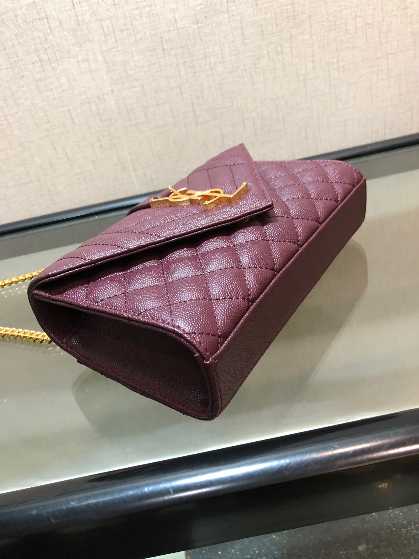 Y51 envelope small bag in grained leather burgundy 600195 21 x 13 x 6 cm