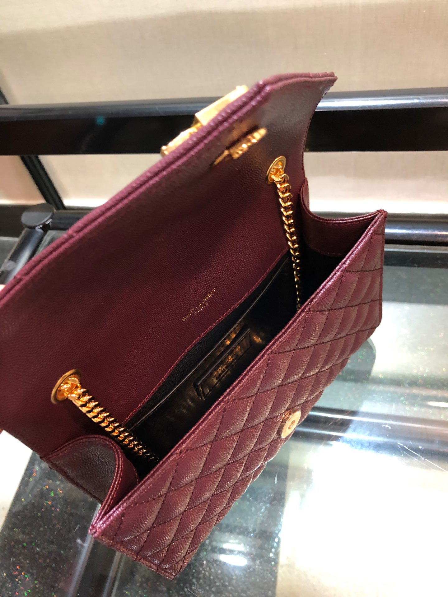 Y51 envelope small bag in grained leather burgundy 600195 21 x 13 x 6 cm