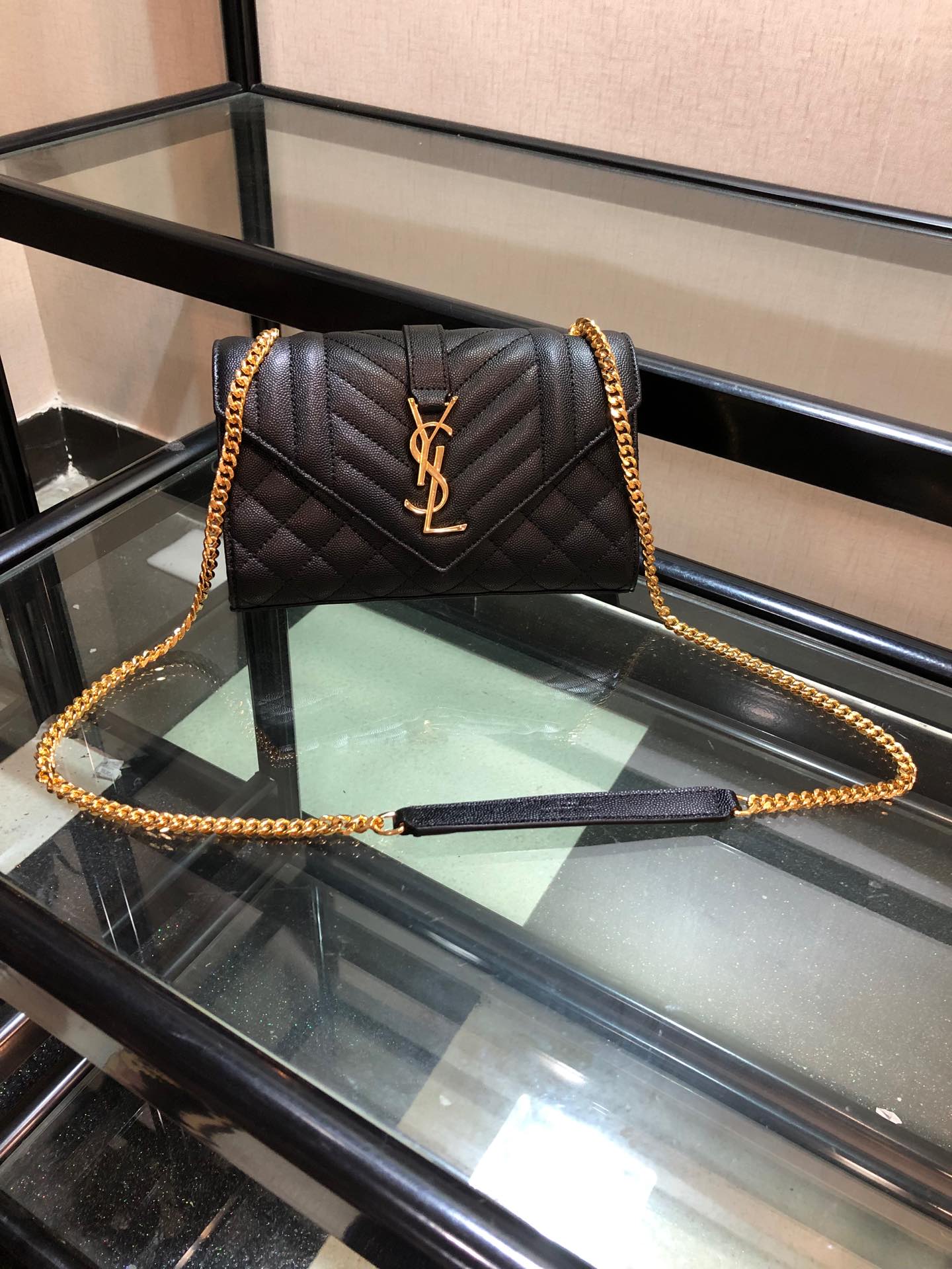 Y51 envelope small bag in grained leather black 600195 21 x 13 x 6 cm