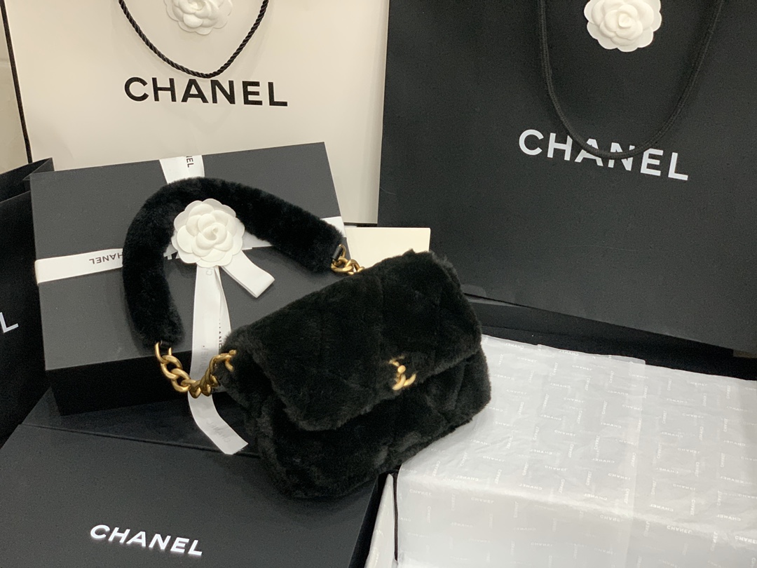 Ch**el shearling lambskin flap bag golden metal black as2240 15.5 x 21.5 x 6.5 cm