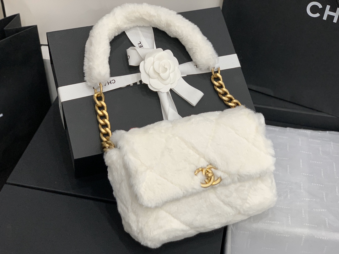Ch**el shearling lambskin flap bag golden metal white as2240 15.5 x 21.5 x 6.5 cm