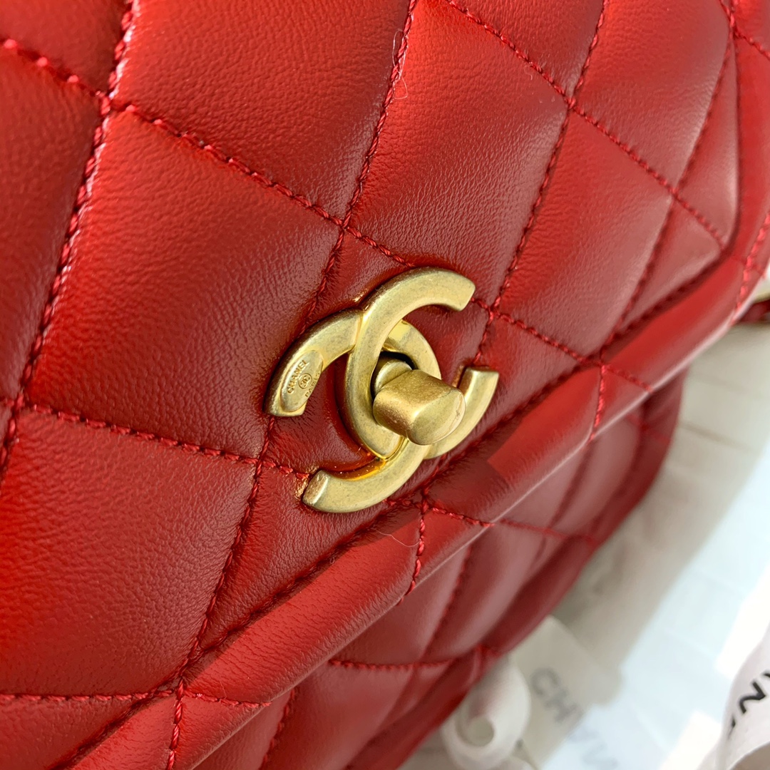 Ch**el small retro flap button bag in leather red as2054 19 x 16 x 6.5 cm