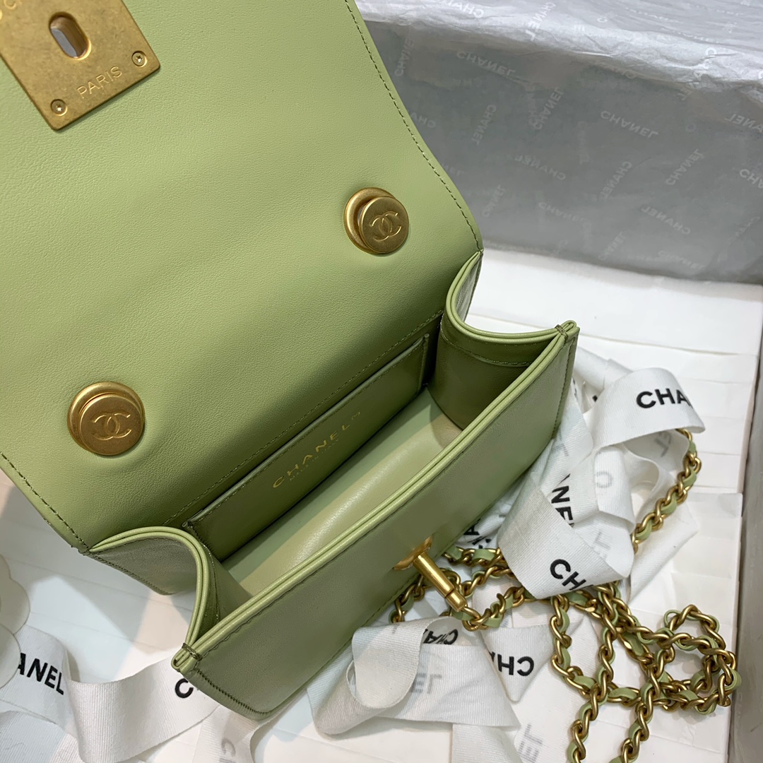 Ch**el small calfskin crystal pearls flap bag mint as2251 14.5 x 5 x 10.5 cm