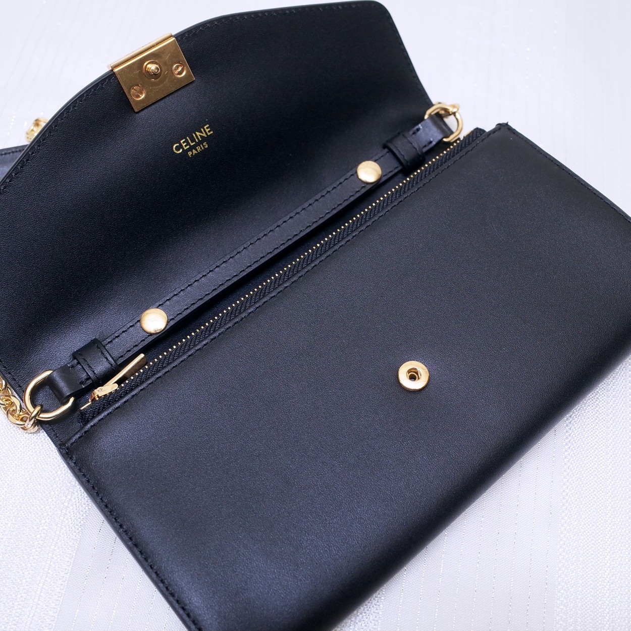 Ce1i*e c wallet on chain in leather black 19 x 9 cm