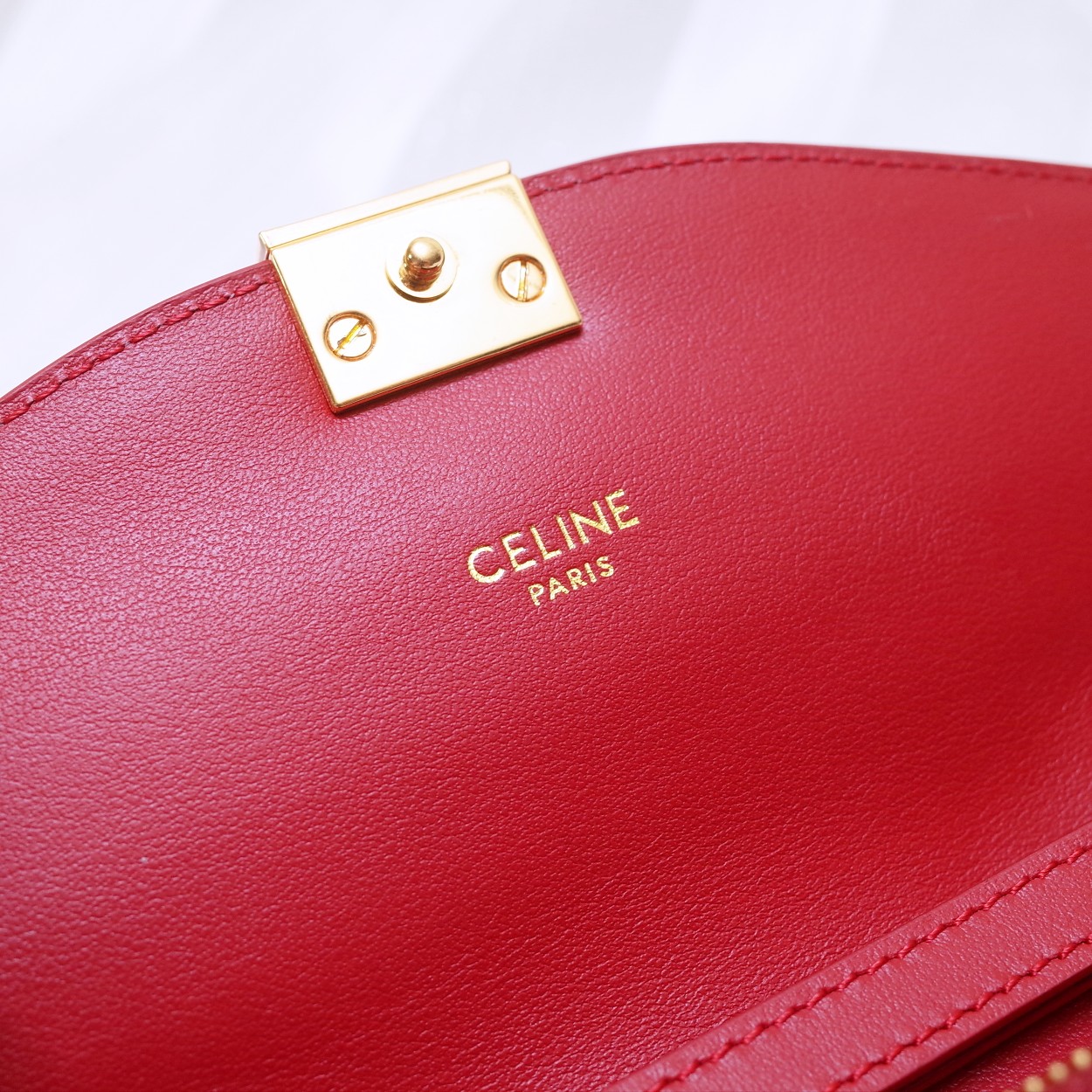 Ce1i*e c wallet on chain in leather red 19 x 9 cm