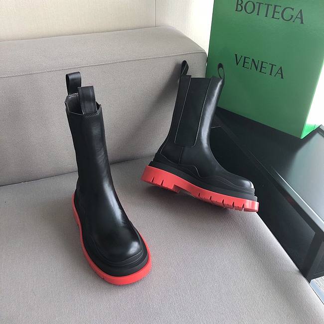 b0tt*ga Ven*ta boots in black/ red