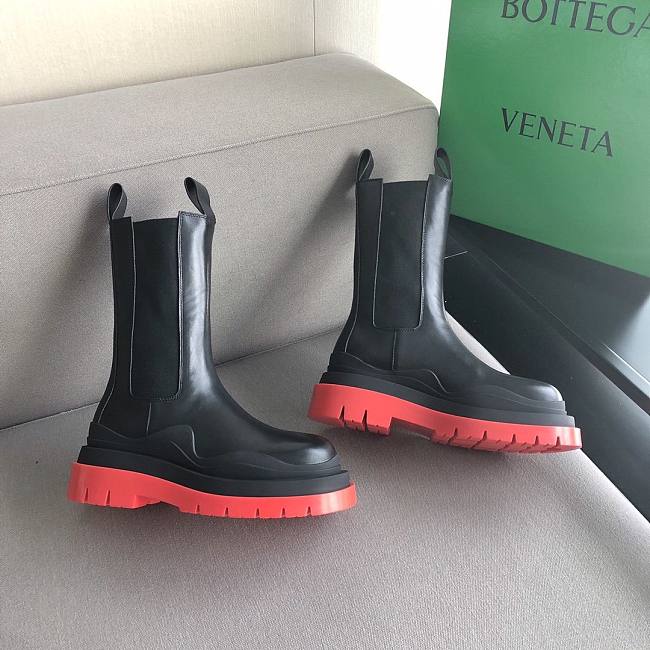 b0tt*ga Ven*ta boots in black/ red