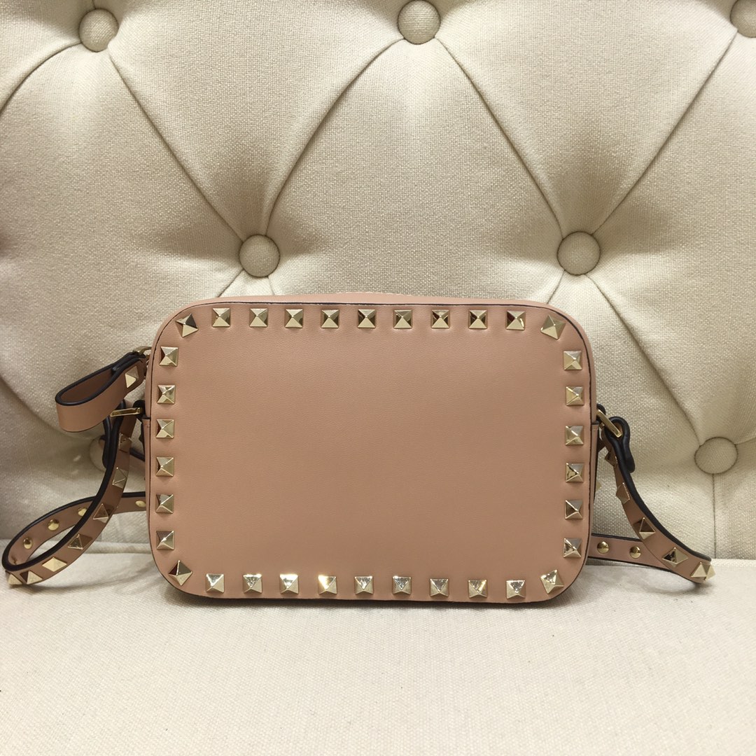 Va1e*ntin0 small rockstud grainy leather crossobody bag cream vw2b0809 18 x 6 x 12 cm