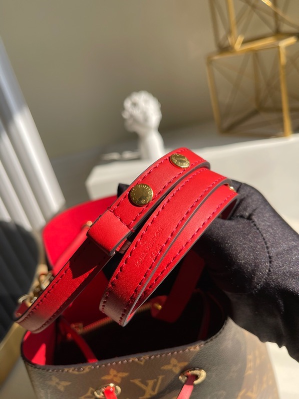 l0vis Vvtt0n néonoé mm monogram canvas red m44021 26 cm