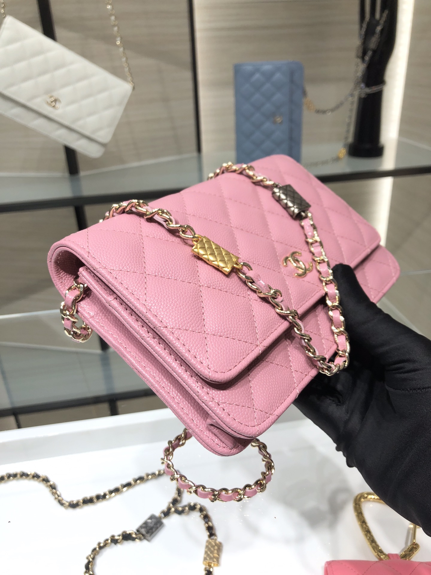 Ch**el wallet on chain pink ap2400 19 cm
