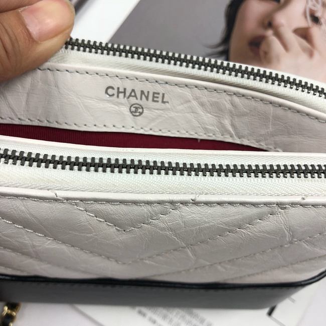 Ch**el gabrielle clutch white/black a94505 18 x 6 x 11 cm