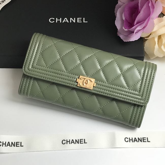 Ch**el long wallet smooth leather olive green a80286 19 x 10.5 x 3 cm