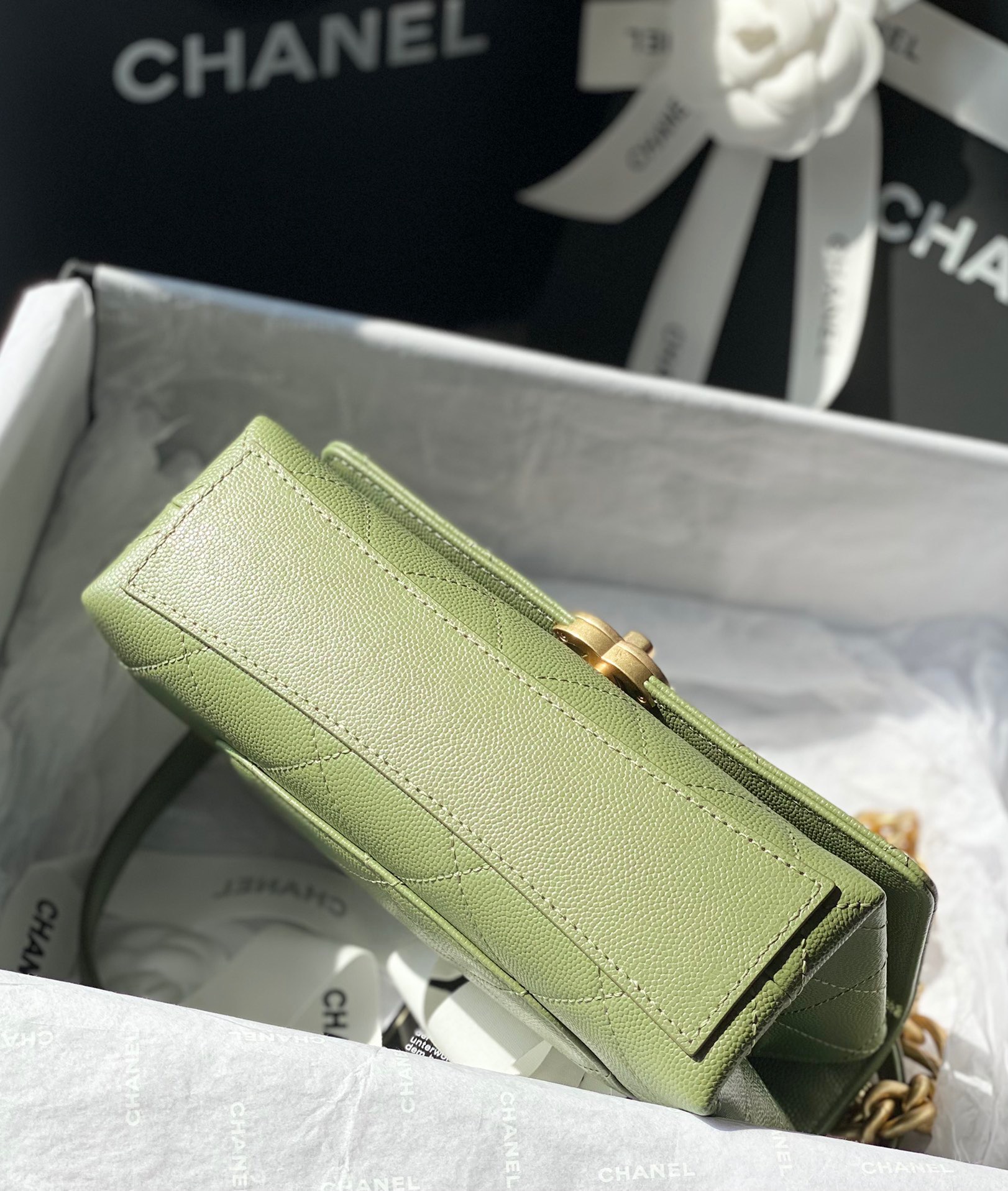 Ch**el mini flap bag gold-tone metal green as2711 19.5 x 14 x 9 cm