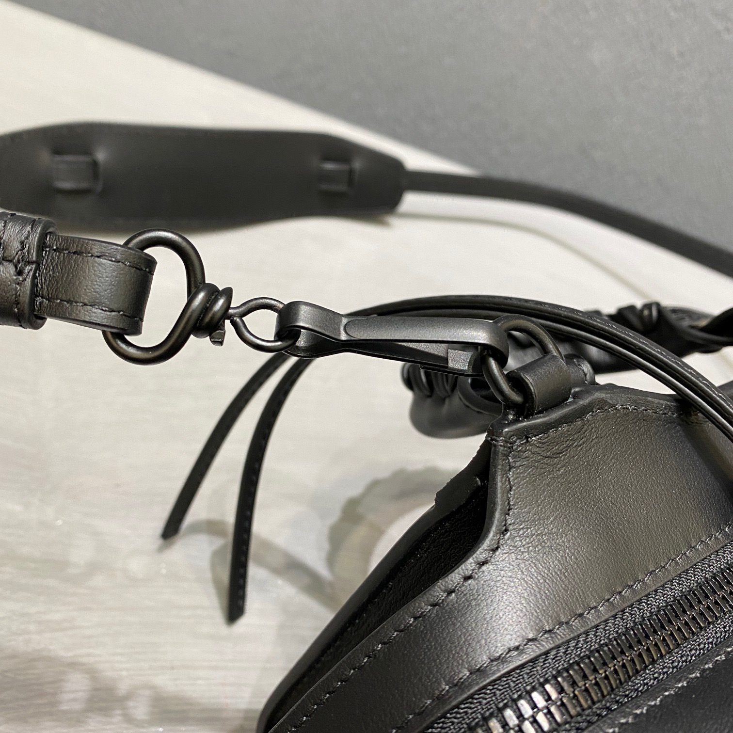 Ba1en*iaga mini neo classic top handle bag full black 63852411r57 22 x 14 x 11 cm