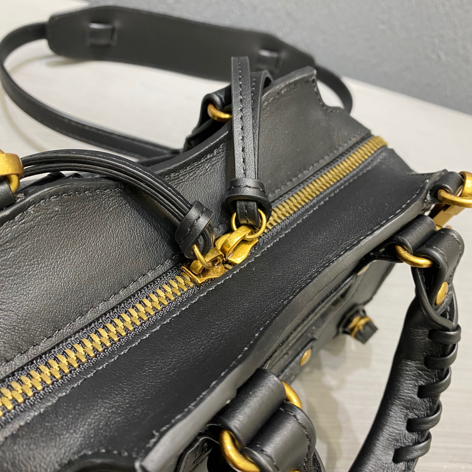 Ba1en*iaga mini neo classic top handle bag black 63852411r57 22 x 14 x 11 cm