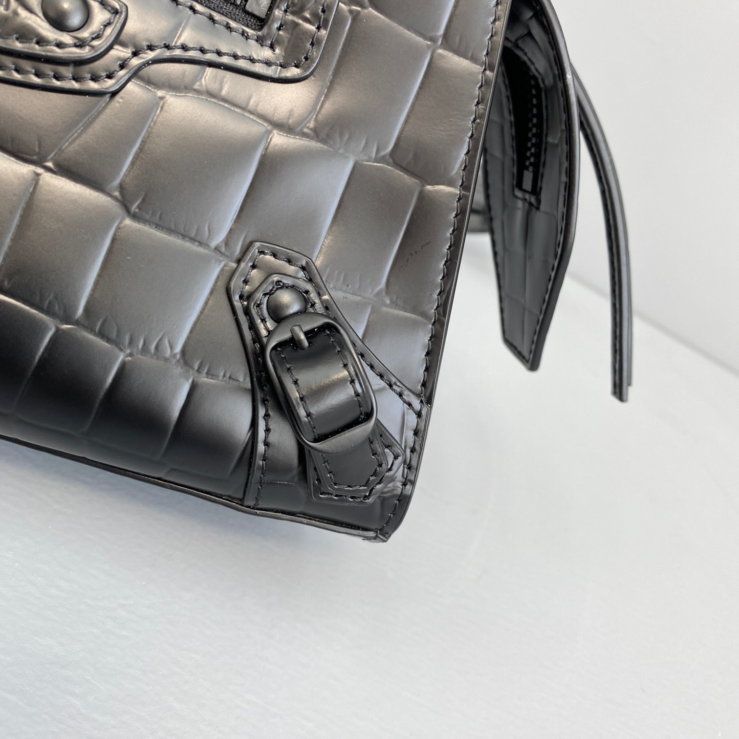 Ba1en*iaga small neo classic top handle bag crocodile leather black 63852115v67 33 x 21 x 16 cm