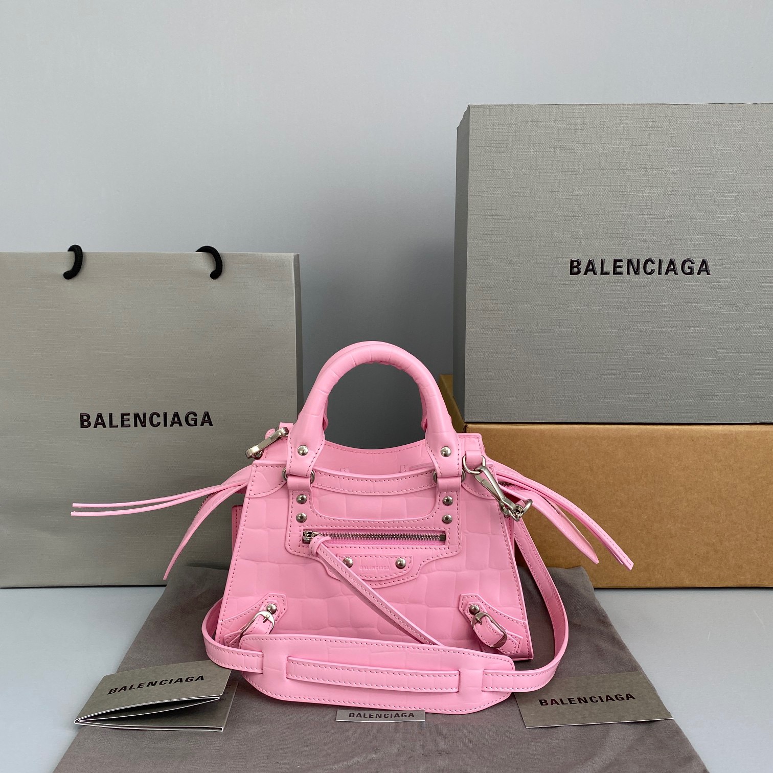 Ba1en*iaga small neo classic top handle bag crocodile leather pink 63852115v67 33 x 21 x 16 cm