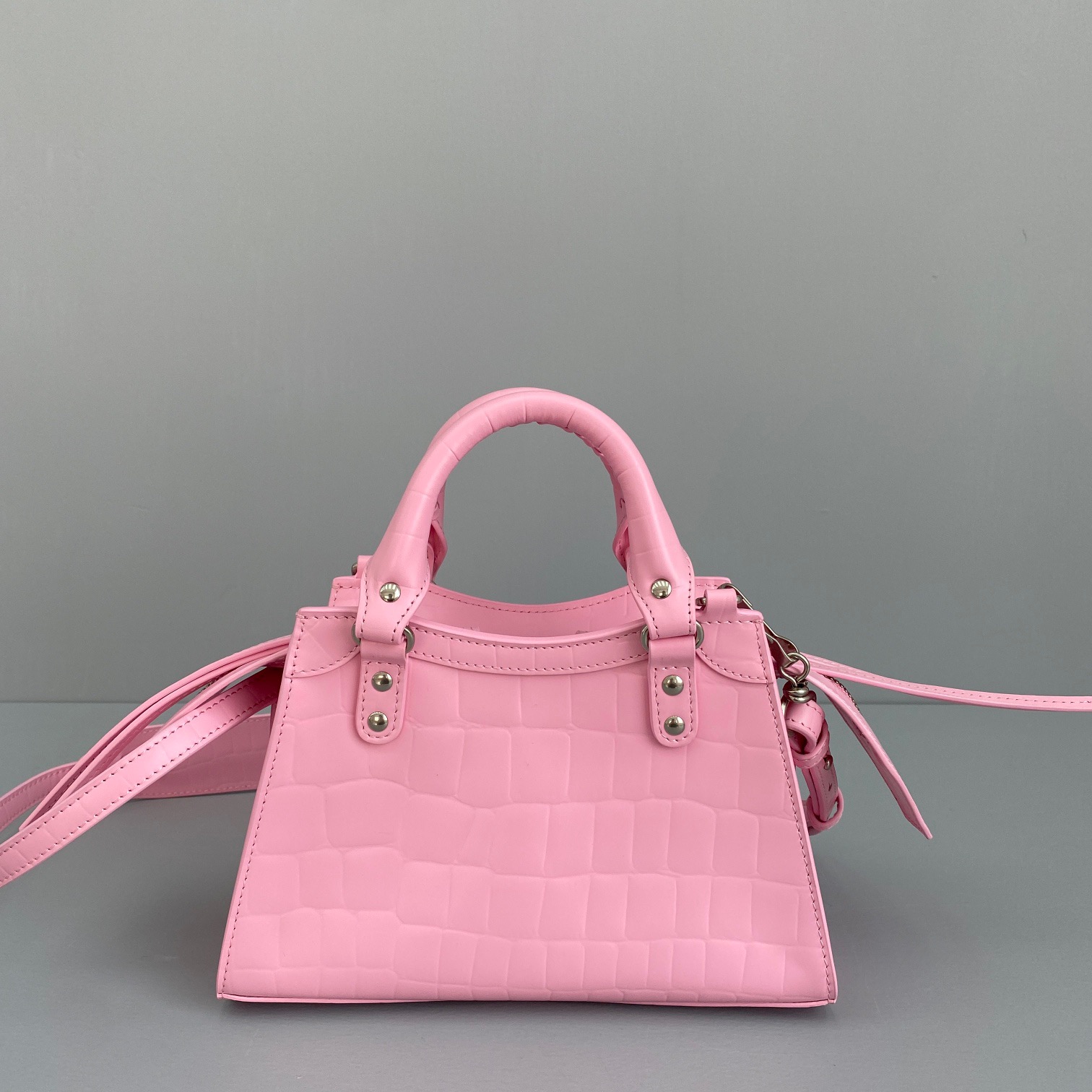 Ba1en*iaga small neo classic top handle bag crocodile leather pink 63852115v67 33 x 21 x 16 cm