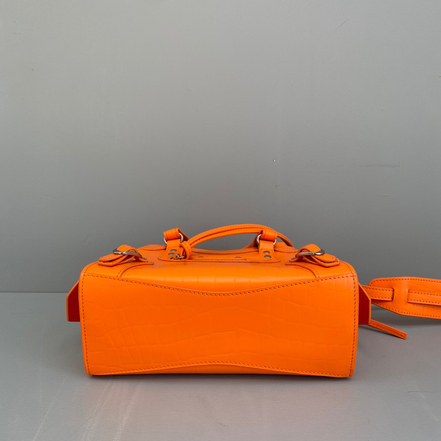 Ba1en*iaga small neo classic top handle bag crocodile leather neon orange 63852115v67 33 x 21 x 16 cm