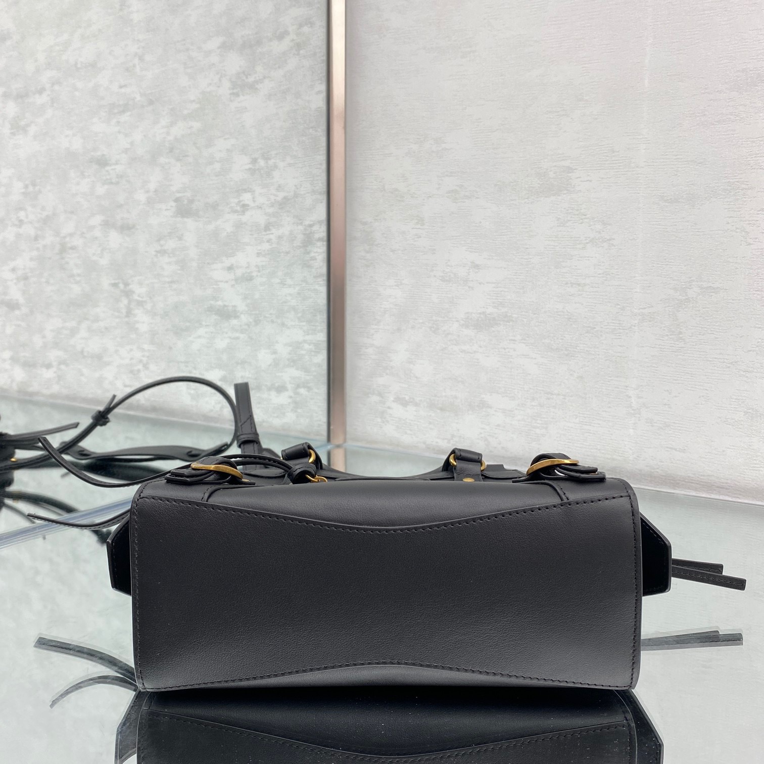 Ba1en*iaga small neo classic top handle bag black 63852111r57 33 x 21 x 16 cm