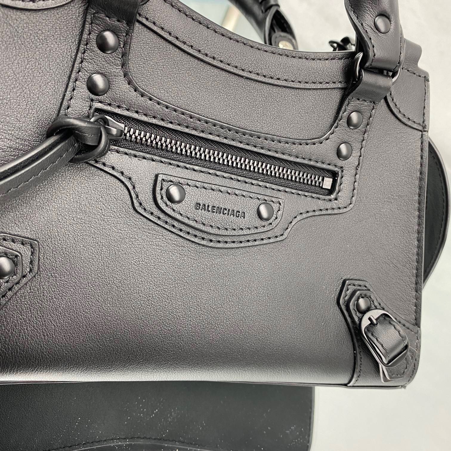 Ba1en*iaga small neo classic top handle bag full black 63852111r57 33 x 21 x 16 cm