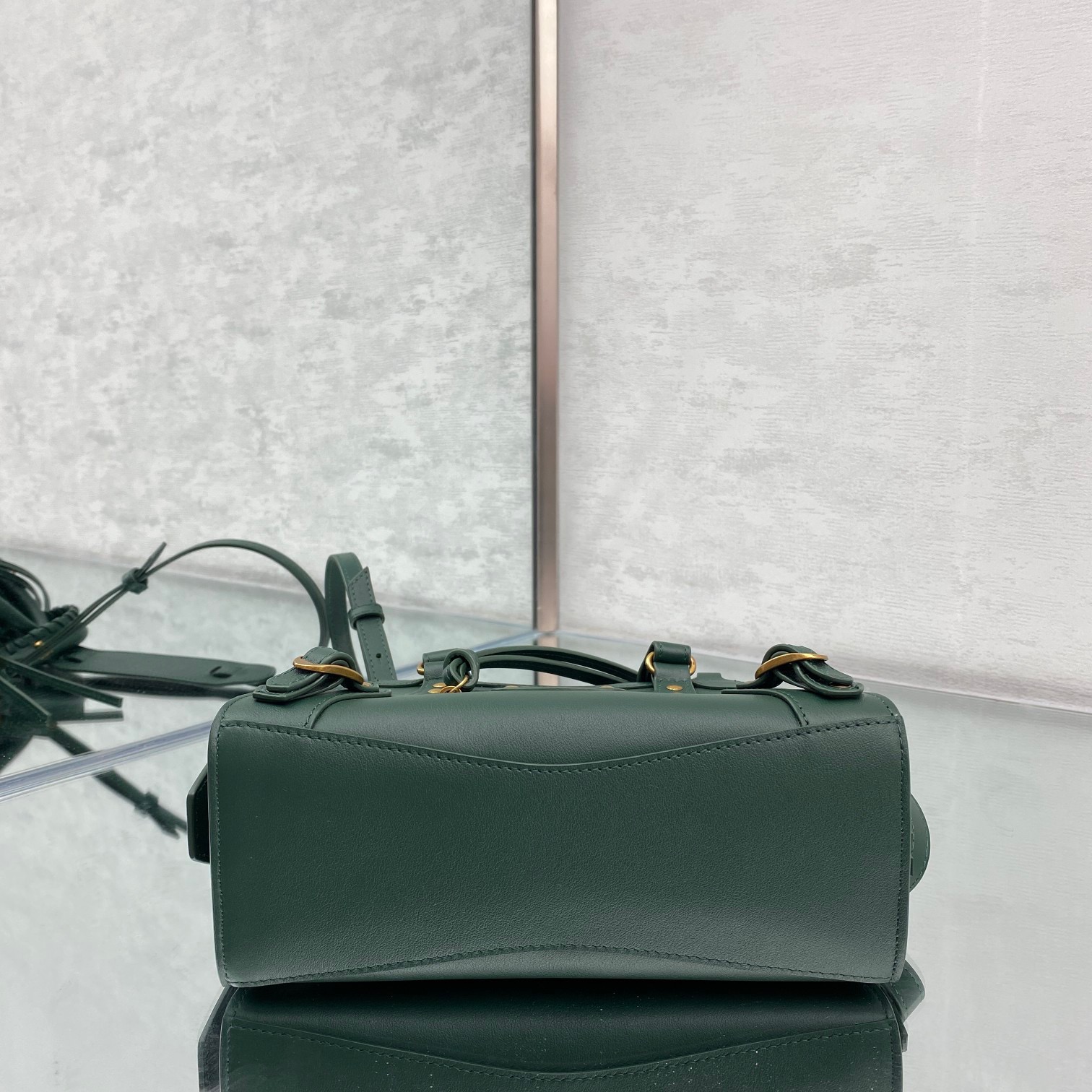 Ba1en*iaga small neo classic top handle bag green 63852111r57 33 x 21 x 16 cm