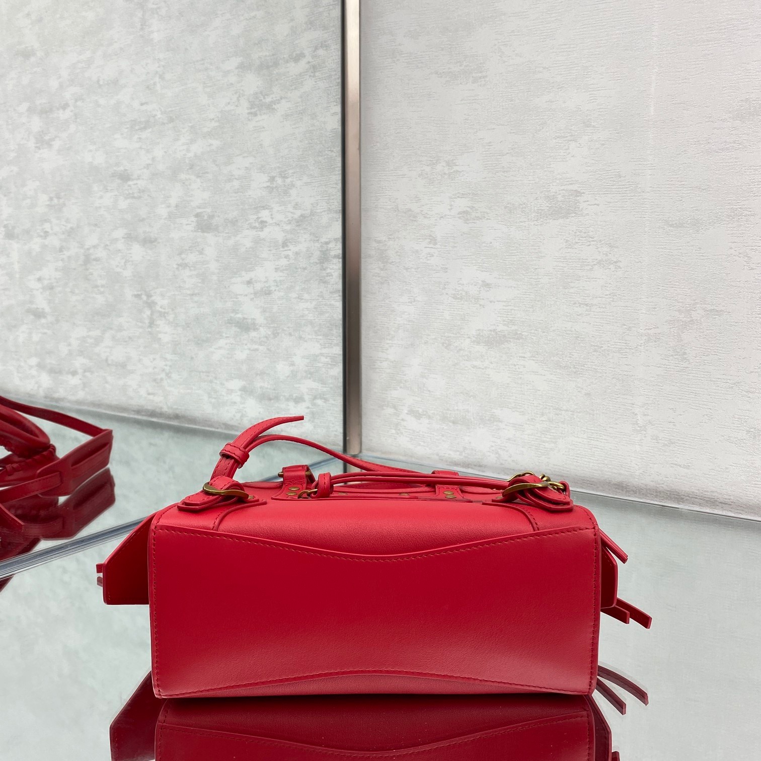 Ba1en*iaga small neo classic top handle bag red 63852111r57 33 x 21 x 16 cm