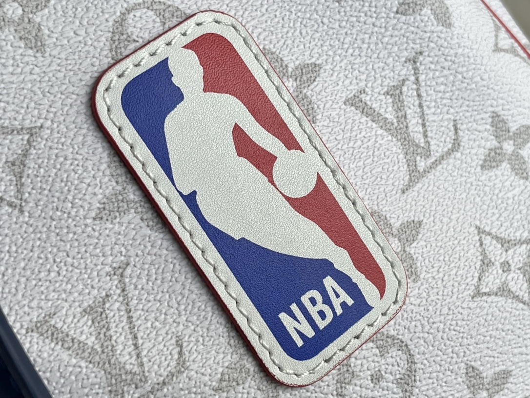 l0vis Vvtt0n lvxnba basketball keepall white m45586 55 x 27 x 20 cm