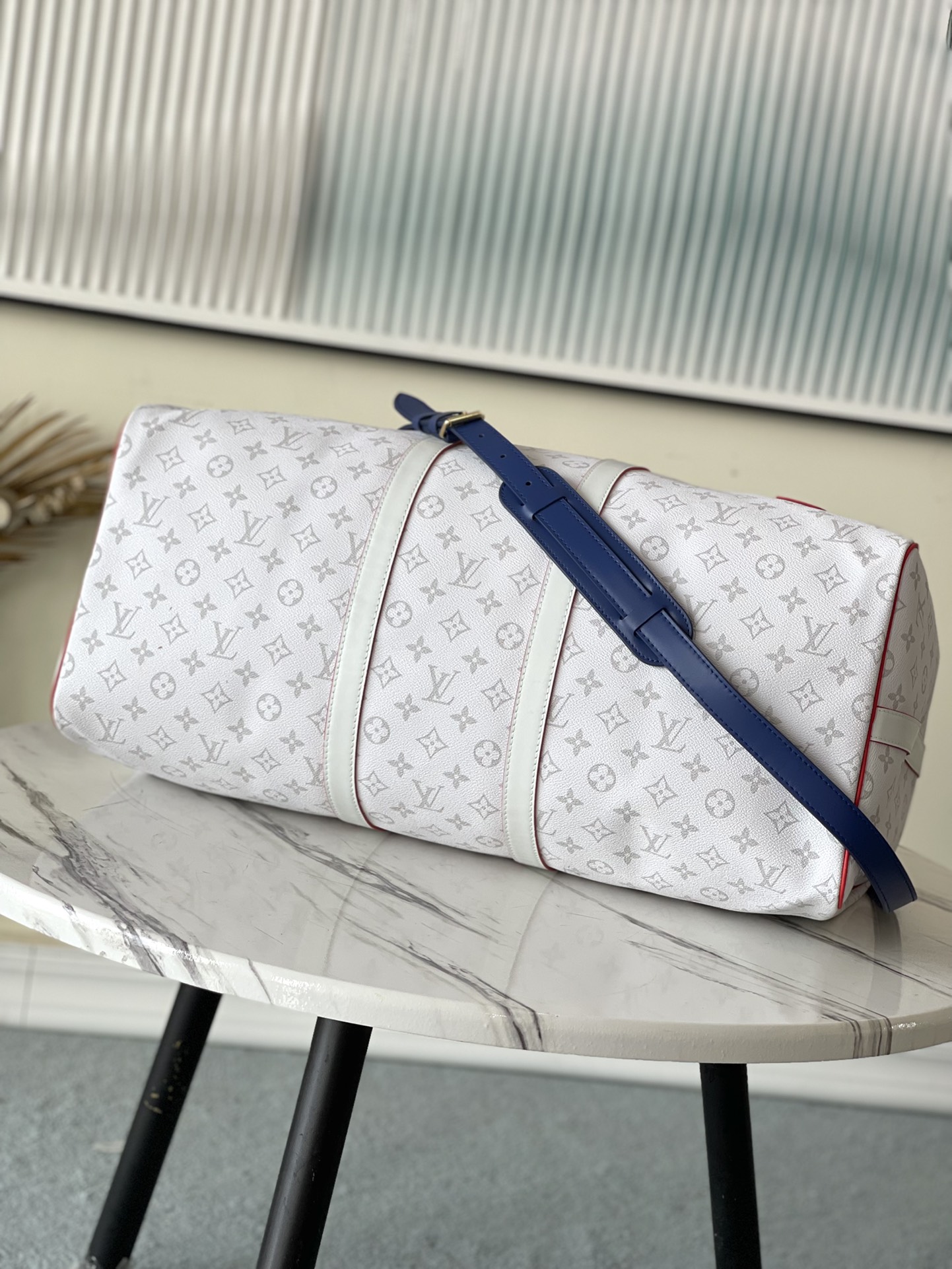 l0vis Vvtt0n lvxnba basketball keepall white m45586 55 x 27 x 20 cm