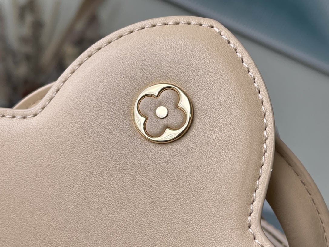 l0vis Vvtt0n capucines bb damier quilt lambskin creme m59225 27 x 18 x 9 cm