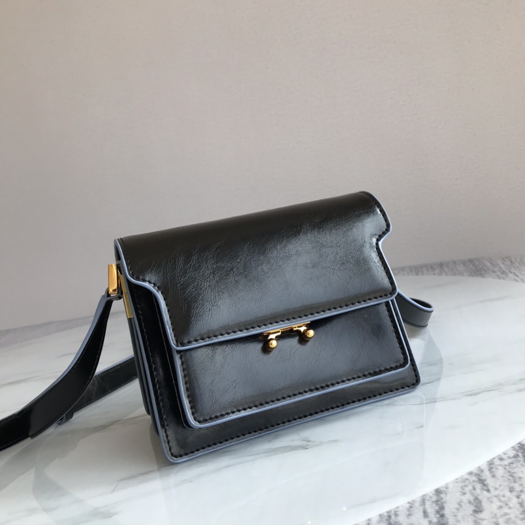 Marni Mini Trunk Bag Leather Black Z476N 18 × 13 × 6.5 cm